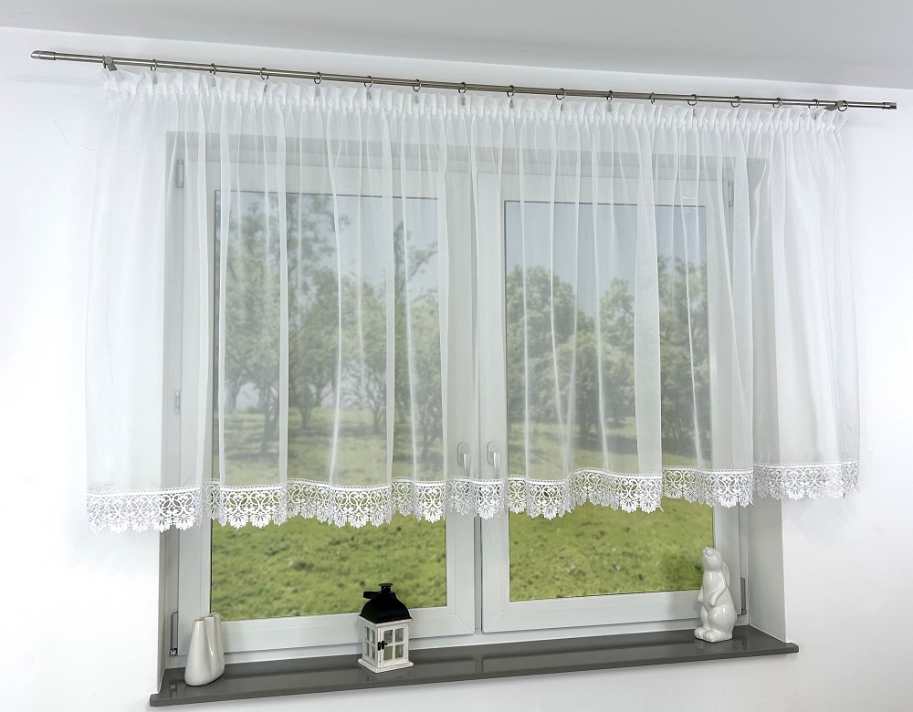 Firanka uszyta z woalu z gipiurą prosta 0,5 mb M-1